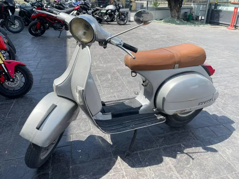 Piaggio Vespa 200 PX (5)