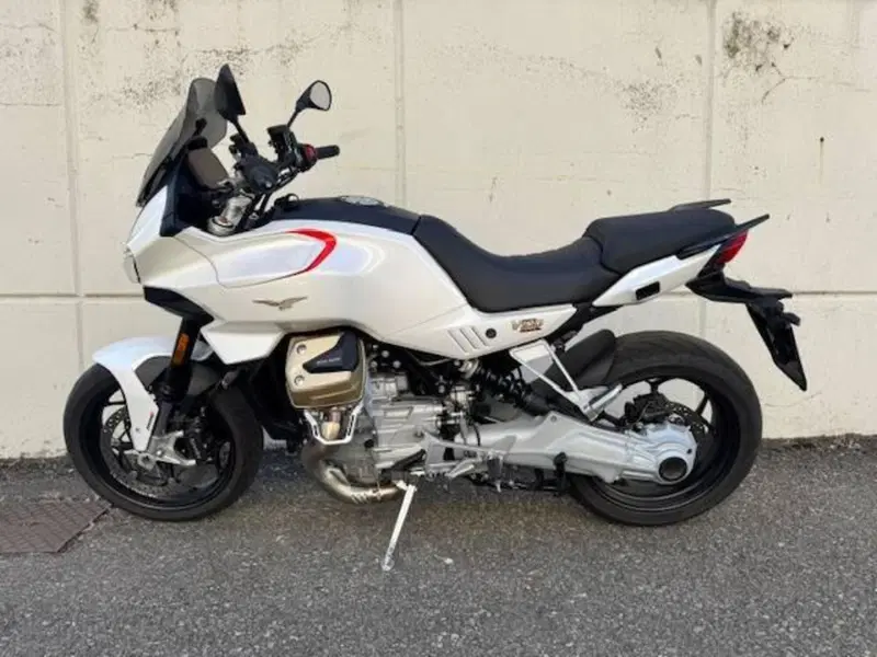 Moto Guzzi V100 Mandello (2022 - 24) (2)