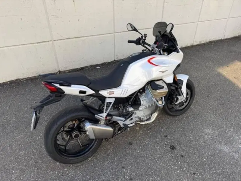 Moto Guzzi V100 Mandello (2022 - 24) (4)