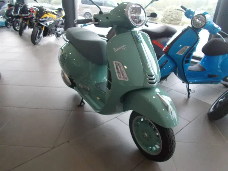 Vespa GTS 310 80th (2026) (2)