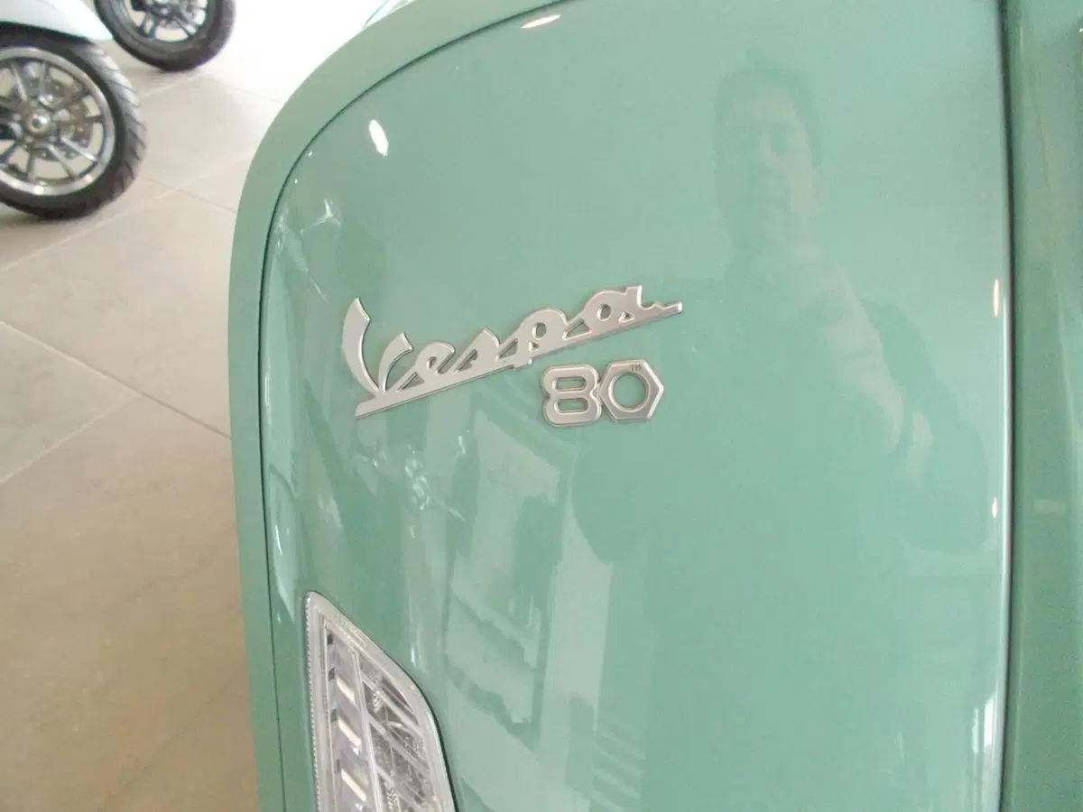 Vespa GTS 310 80th (2026) (3)