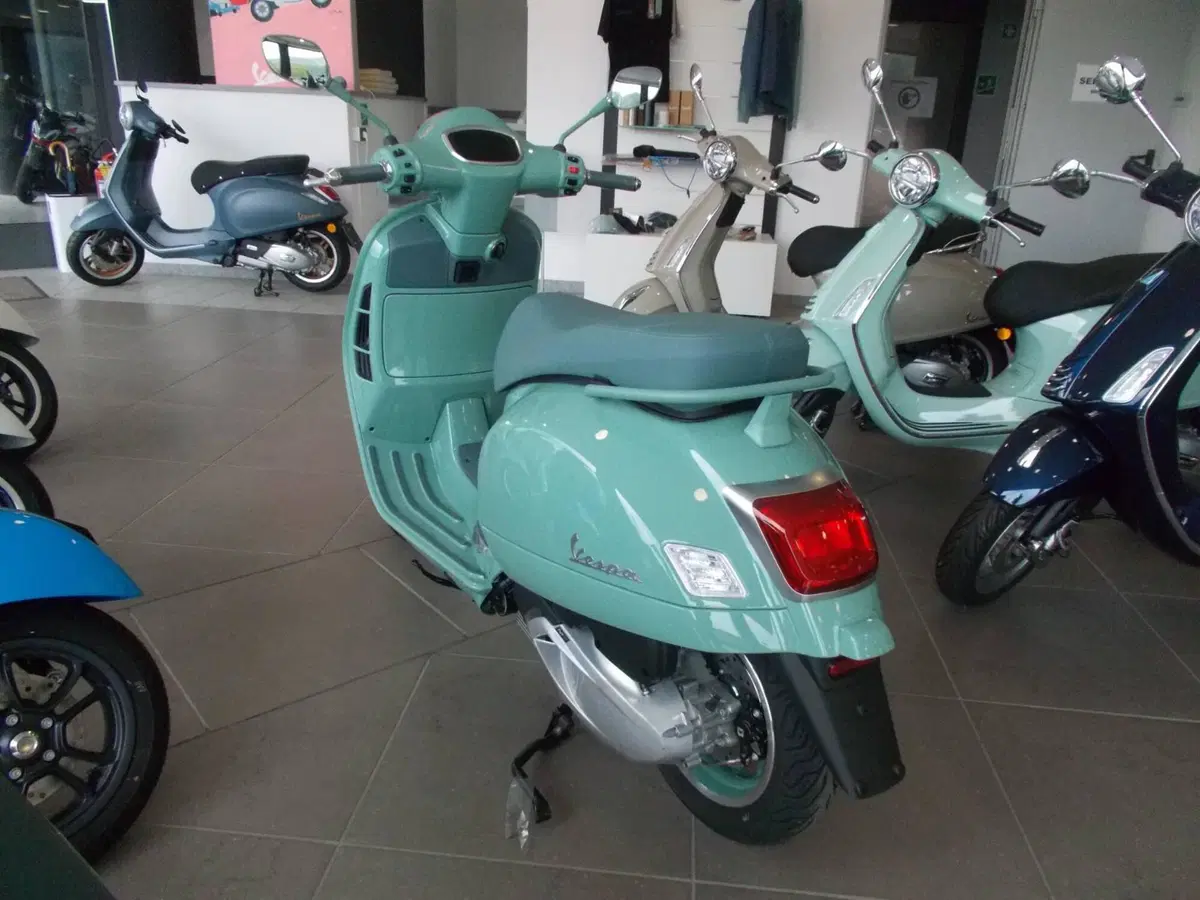 Vespa GTS 310 80th (2026) (4)