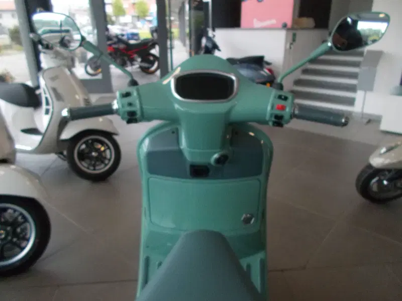 Vespa GTS 310 80th (2026) (6)