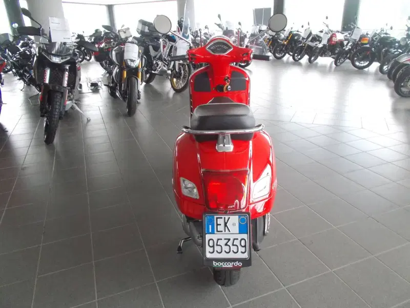 Vespa GTS 300 Super Hpe (2018 - 19) (3)