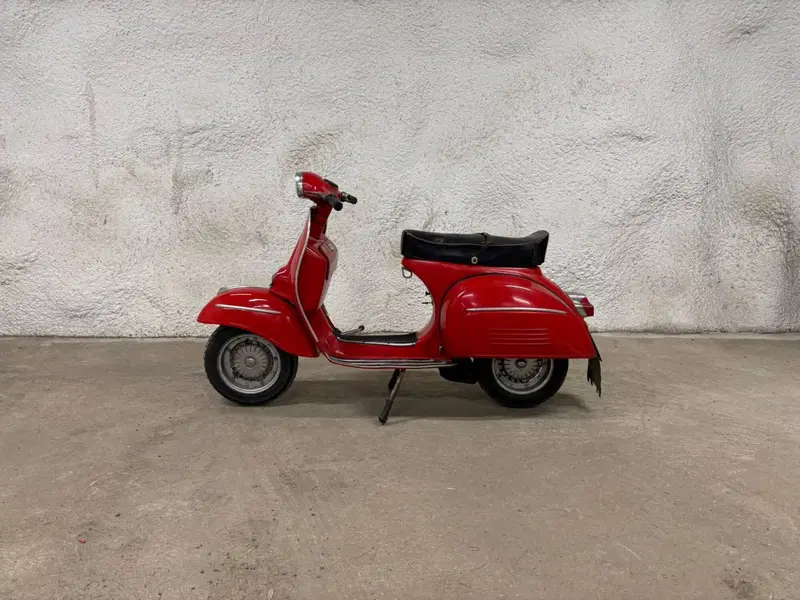Piaggio vespa 180 SS (2)