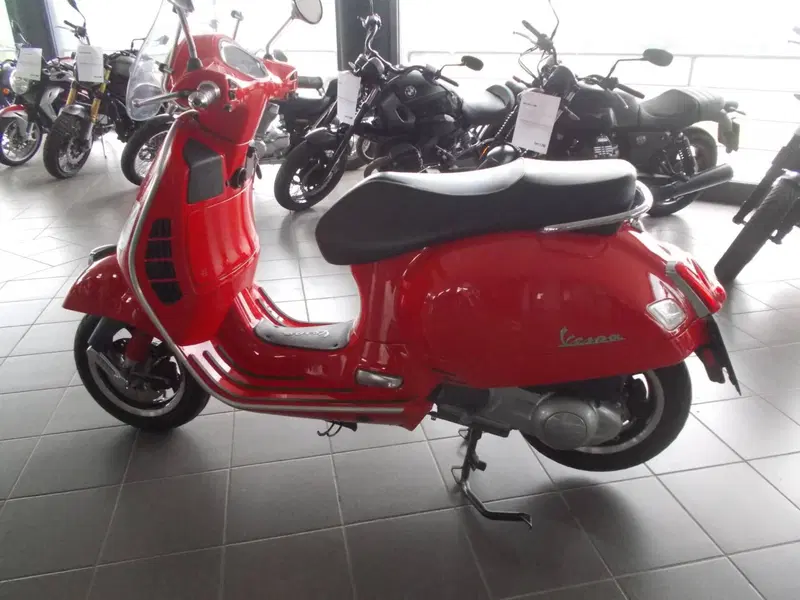 Vespa GTS 300 Super Hpe (2018 - 19) (4)