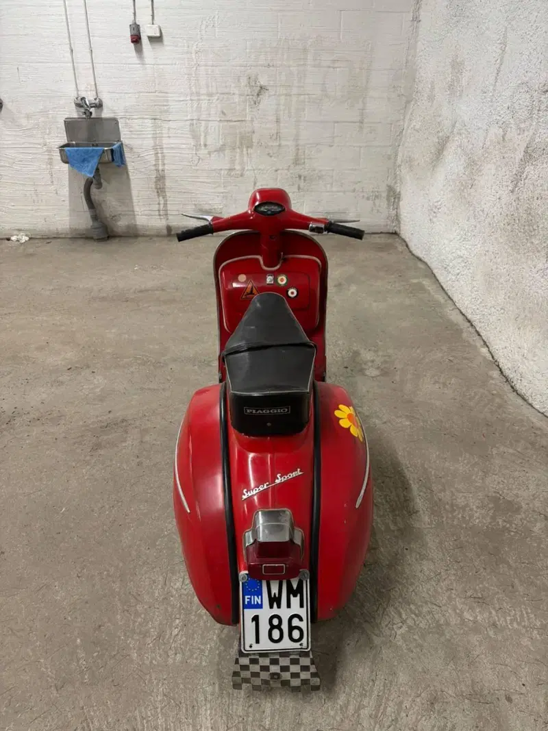 Piaggio vespa 180 SS (6)