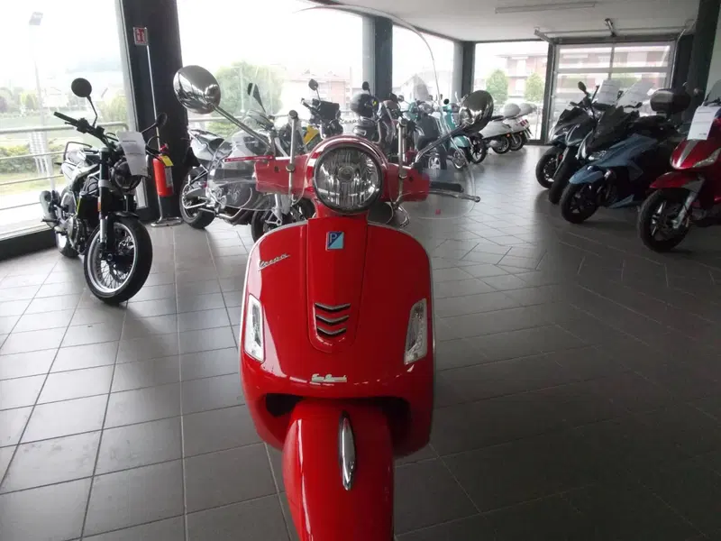 Vespa GTS 300 Super Hpe (2018 - 19) (6)