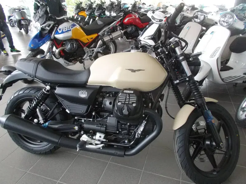 Moto Guzzi V7 Stone (2025 - 26)
