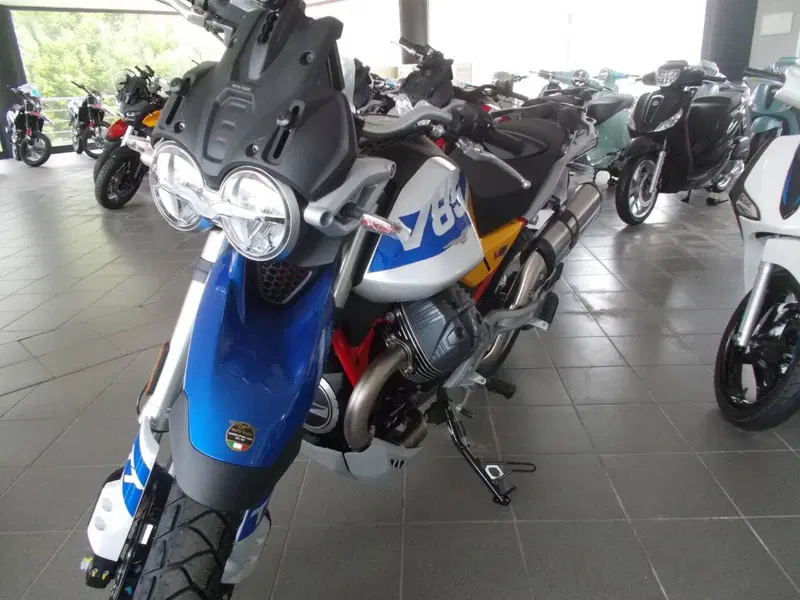 Moto Guzzi V85 TT (2024 - 26) (2)