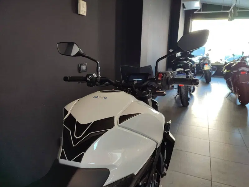 Honda CB 1000 Hornet (2025 - 26) (5)