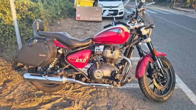 Royal Enfield Super Meteor 650 (2023 - 26) (4)