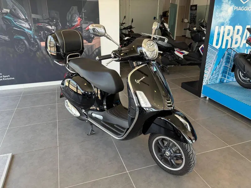 Vespa GTS 300 Super Hpe (2021 - 22) (3)