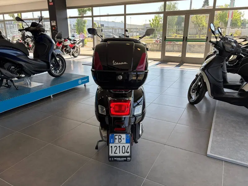 Vespa GTS 300 Super Hpe (2021 - 22) (6)