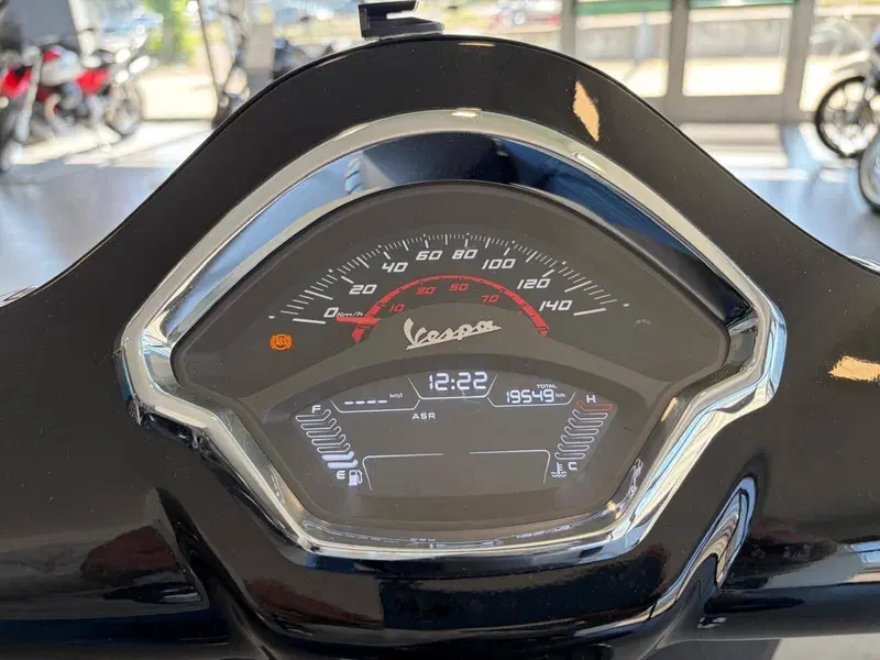 Vespa GTS 300 Super Hpe (2021 - 22) (9)