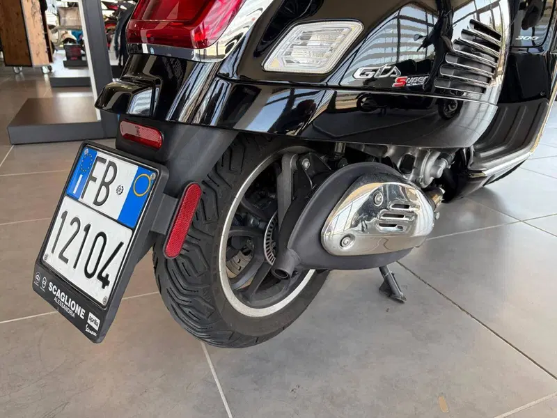 Vespa GTS 300 Super Hpe (2021 - 22) (15)