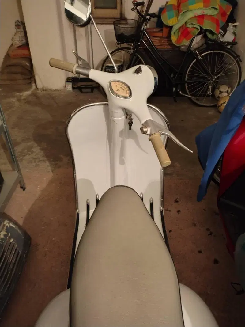Piaggio Vespa 160 GS  (2)