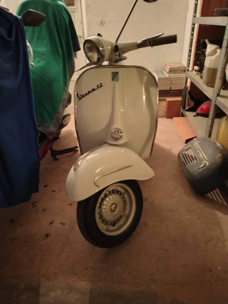 Piaggio Vespa 160 GS  (3)