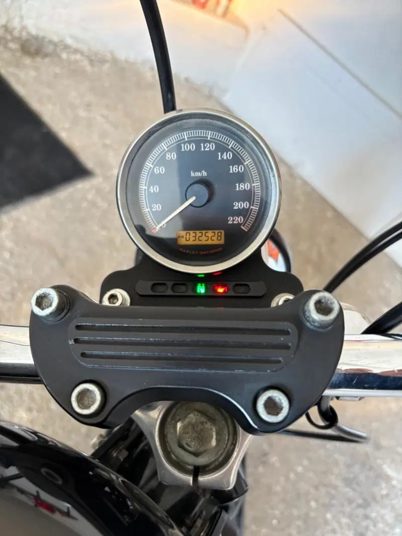 Harley-Davidson 883 (2008 - 09) - XL (3)