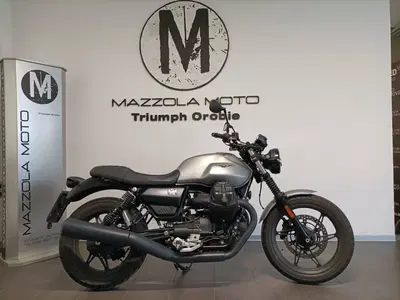 Moto Guzzi V7 Stone (2021 - 24) usata