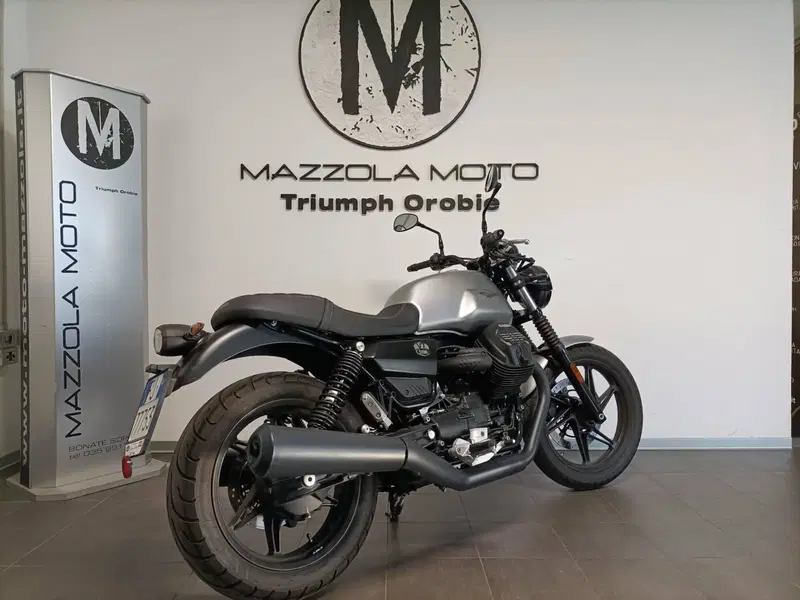 Moto Guzzi V7 Stone (2021 - 24) (3)