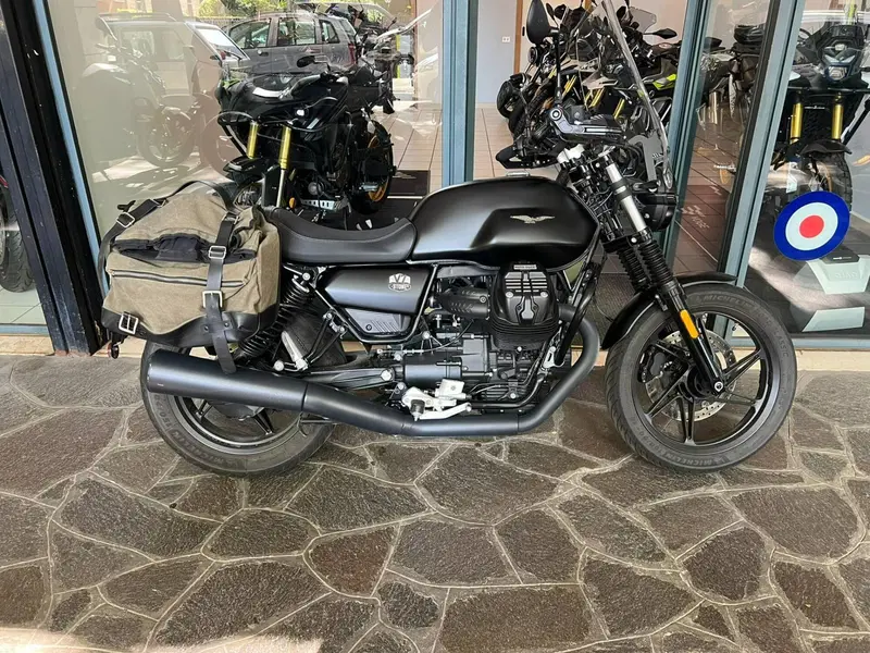 Moto Guzzi V7 Stone (2021 - 24)