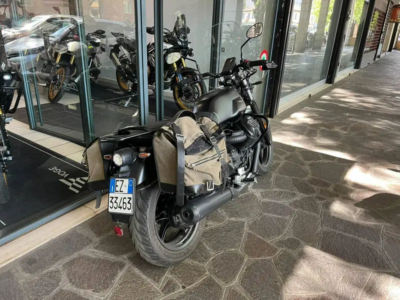 Moto Guzzi V7 Stone (2021 - 24) (3)