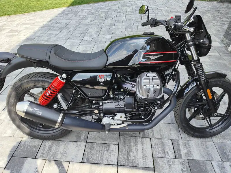 Moto Guzzi V7 Stone Special Edition (2022 - 25) (5)