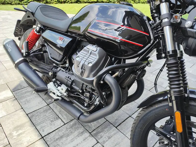 Moto Guzzi V7 Stone Special Edition (2022 - 25) (6)