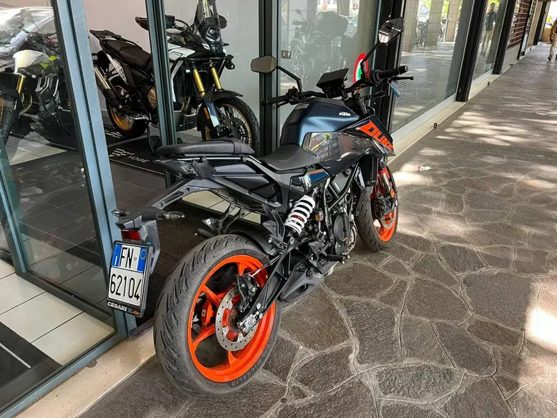 KTM 125 Duke (2024 - 25) (2)