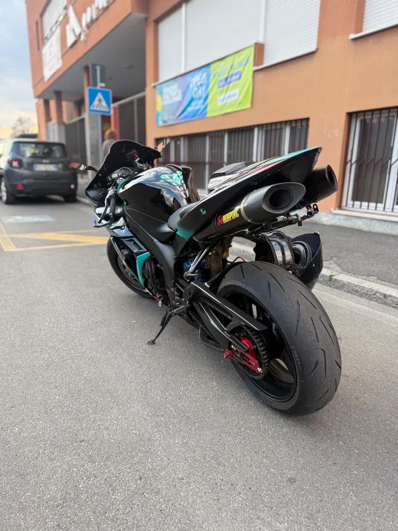 Yamaha YZF R1 (2004 - 05) (5)