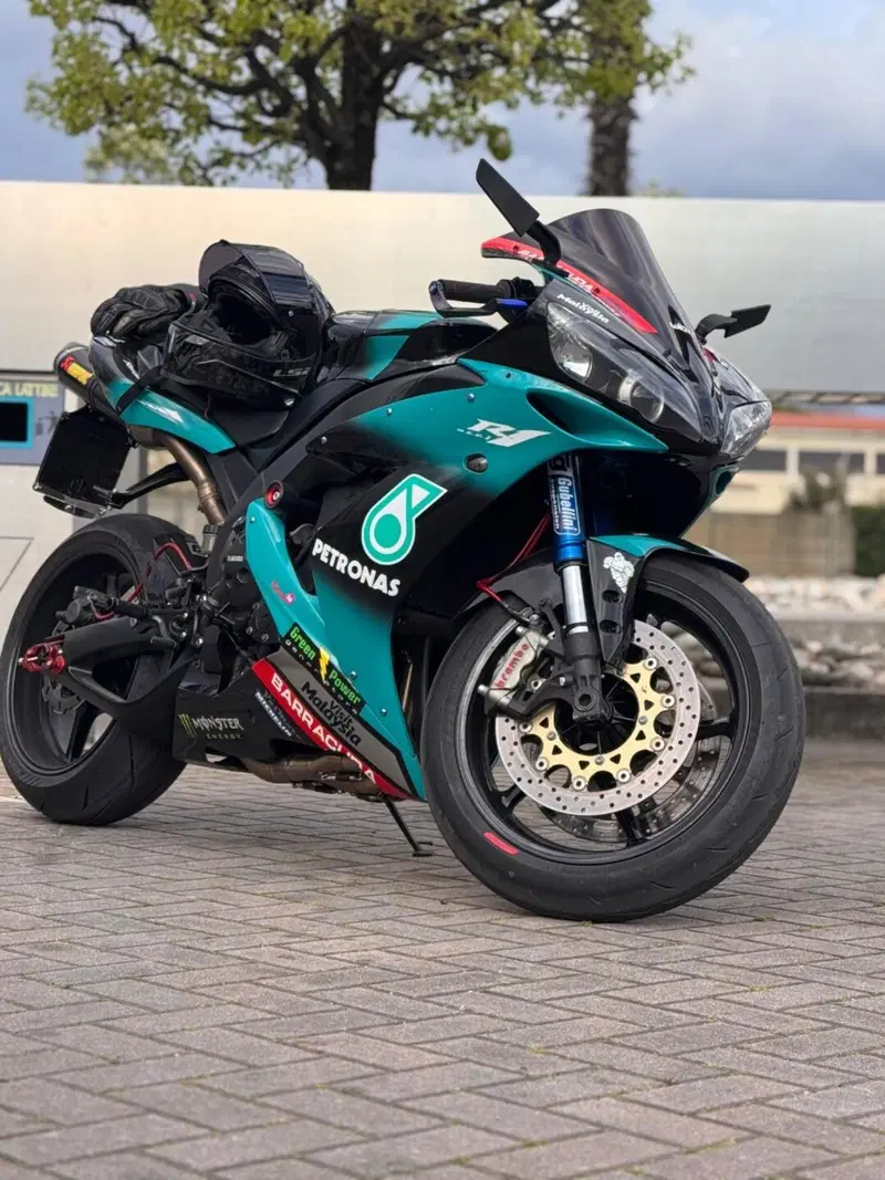 Yamaha YZF R1 (2004 - 05) (7)
