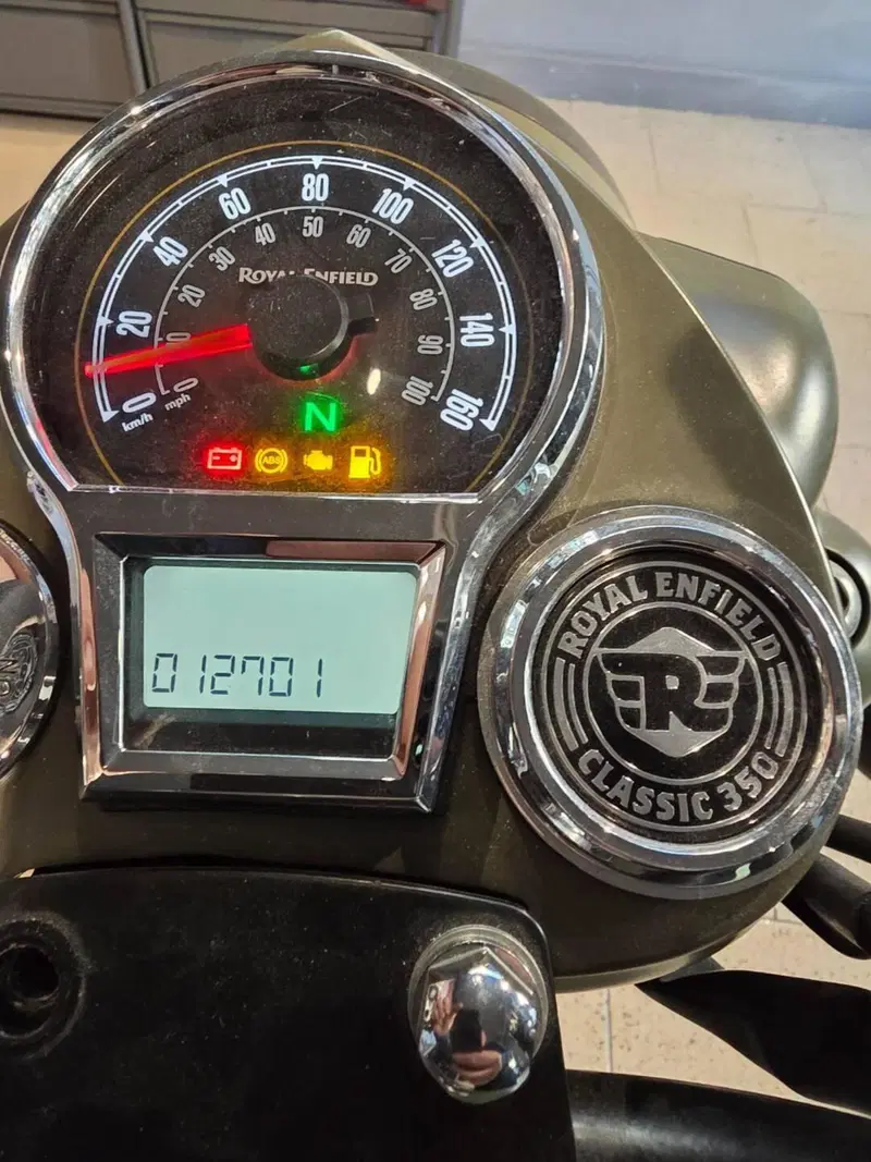 Royal Enfield Classic 350 (2021 - 26) (4)