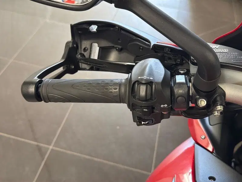 MV Agusta Turismo Veloce 800 Rosso (2021 - 23) (5)