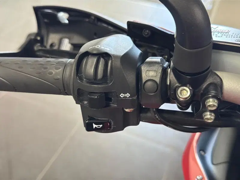 MV Agusta Turismo Veloce 800 Rosso (2021 - 23) (6)