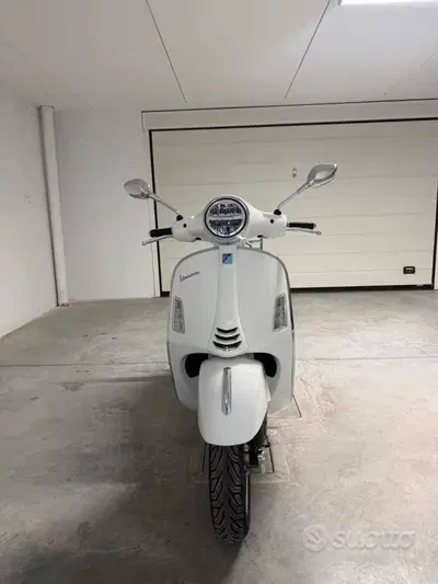 Vespa GTS 300 Super (2023 - 24) usata