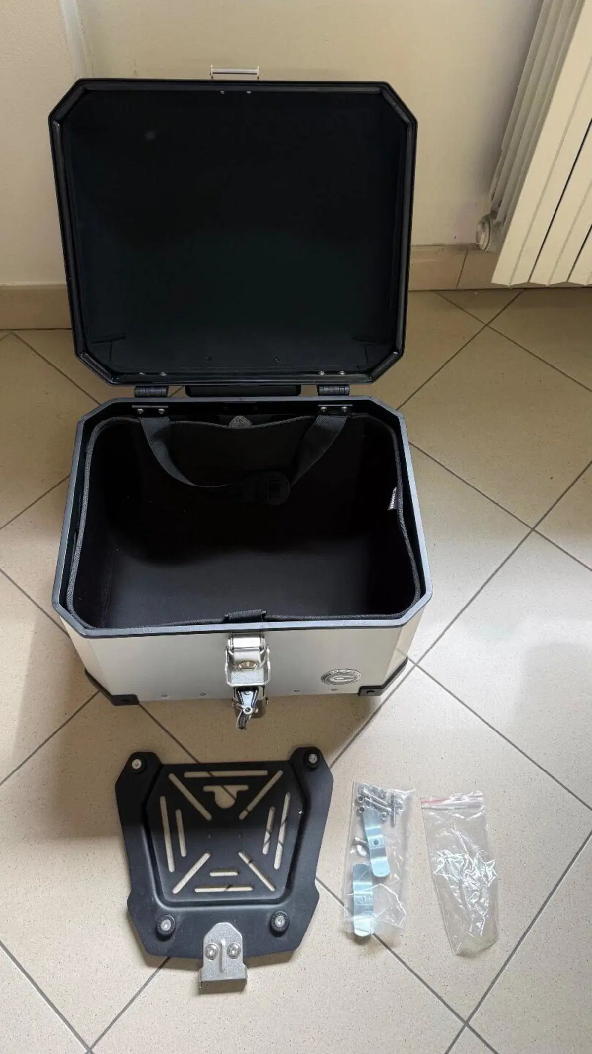 Bauletto/Topcase “Coocase” 40L + piastra Sw Motech (3)