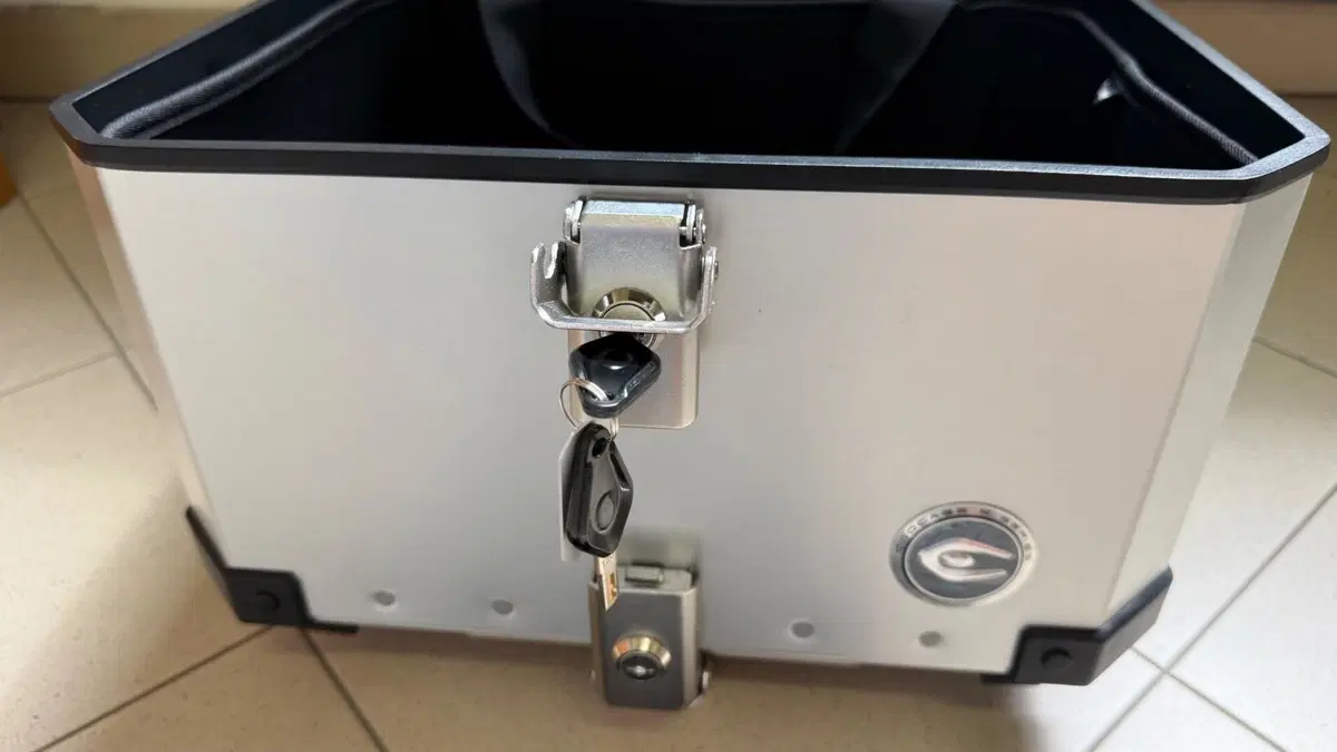 Bauletto/Topcase “Coocase” 40L + piastra Sw Motech (4)