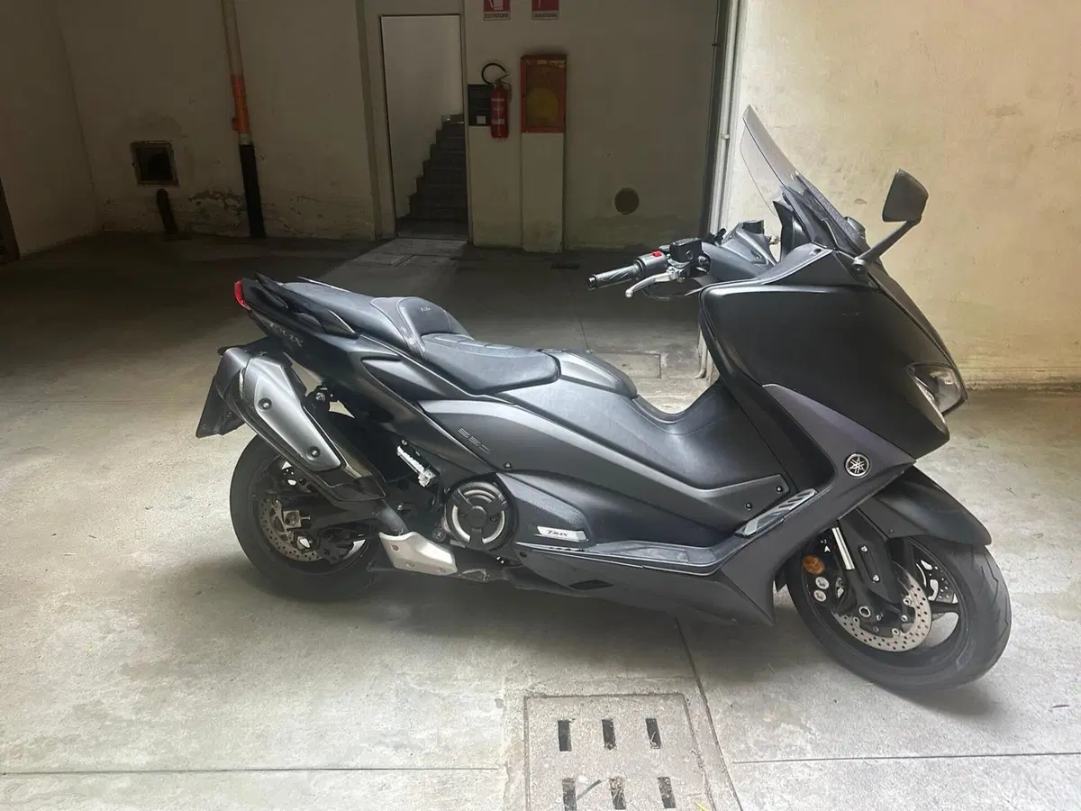 Yamaha T-Max 560 (2020 - 21) (2)