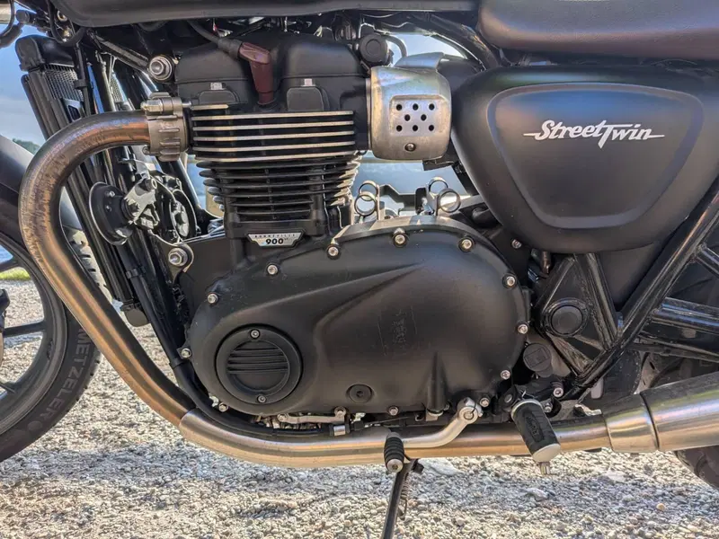 Triumph Street Twin 900 (2016) (3)