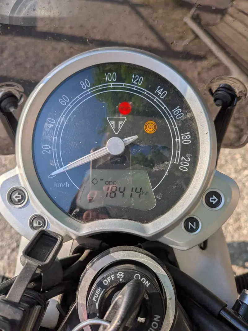 Triumph Street Twin 900 (2016) (6)