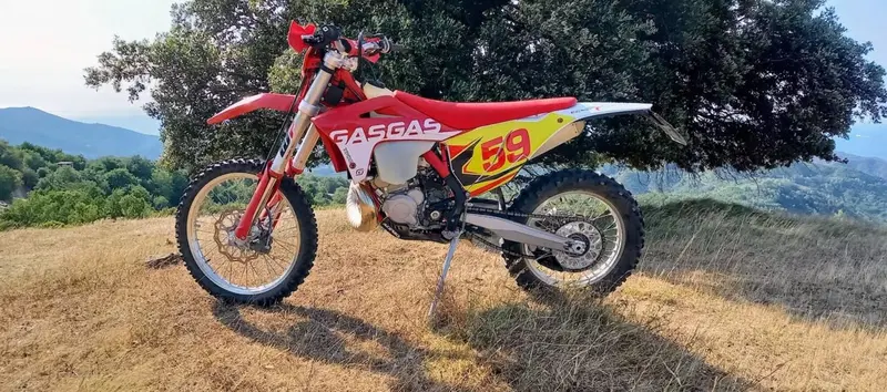 GASGAS EC 300 (2022) (2)