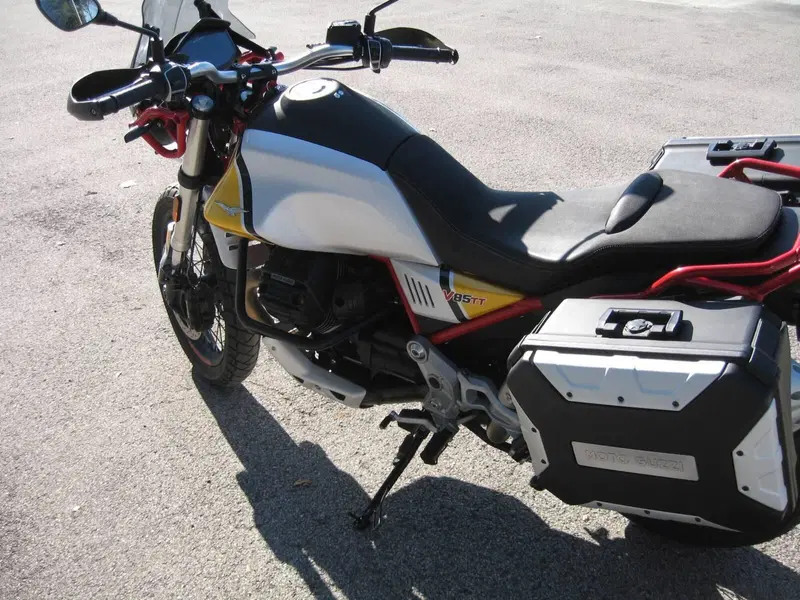 Moto Guzzi V85 TT Evocative Graphics (2019 - 20) (5)