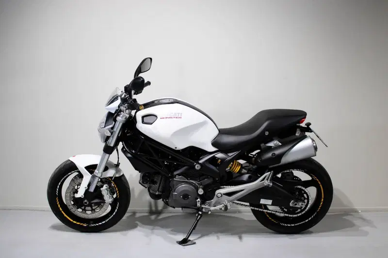 Ducati Monster 696 ABS (2009 - 14) (4)