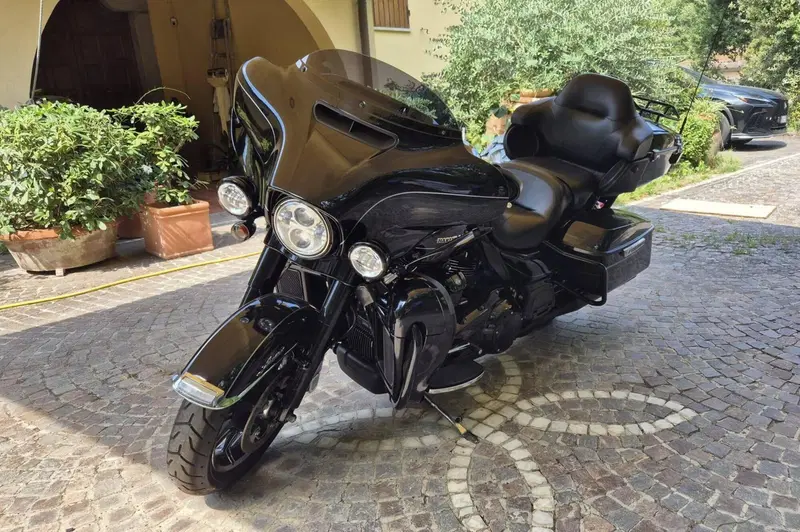 Harley-Davidson 107 Electra Glide Ultra Limited (2017 - 18) - FLHTK (5)