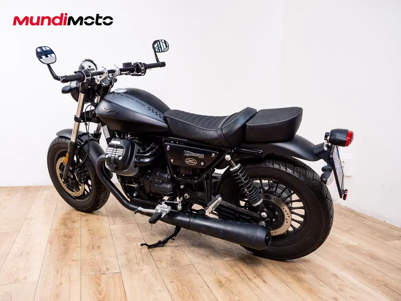 Moto Guzzi V9 Bobber (2021 - 25) (7)