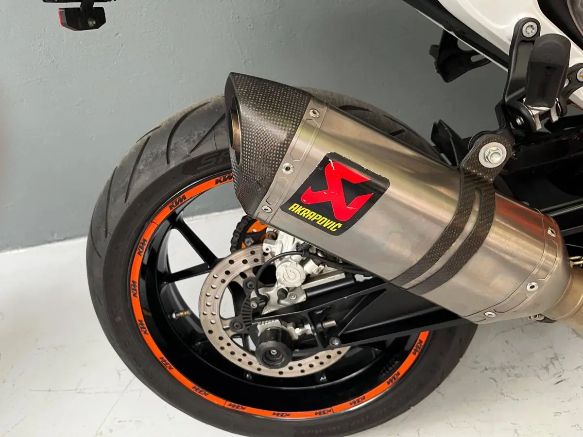 KTM 690 Duke R (2010 - 15) (6)