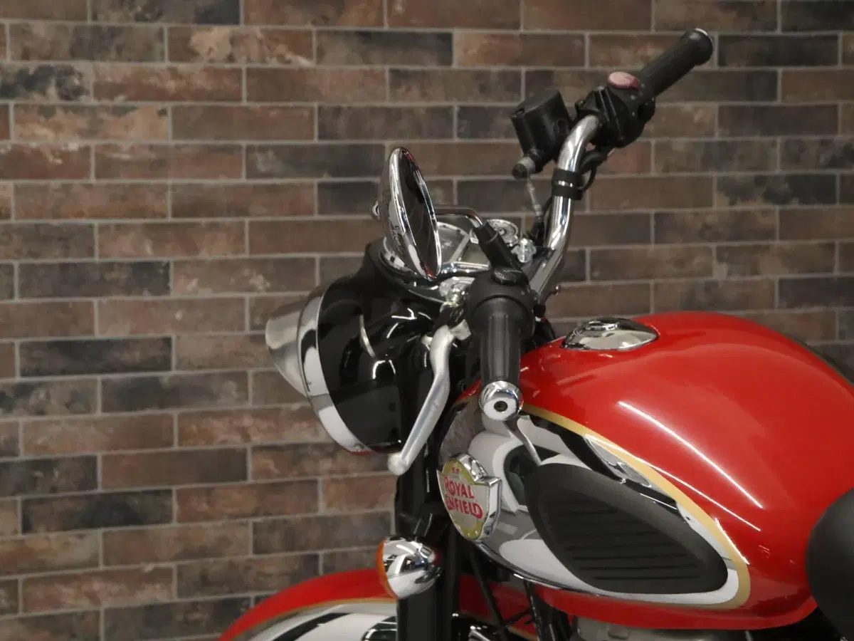 Royal Enfield Classic 350 (2021 - 26) (9)