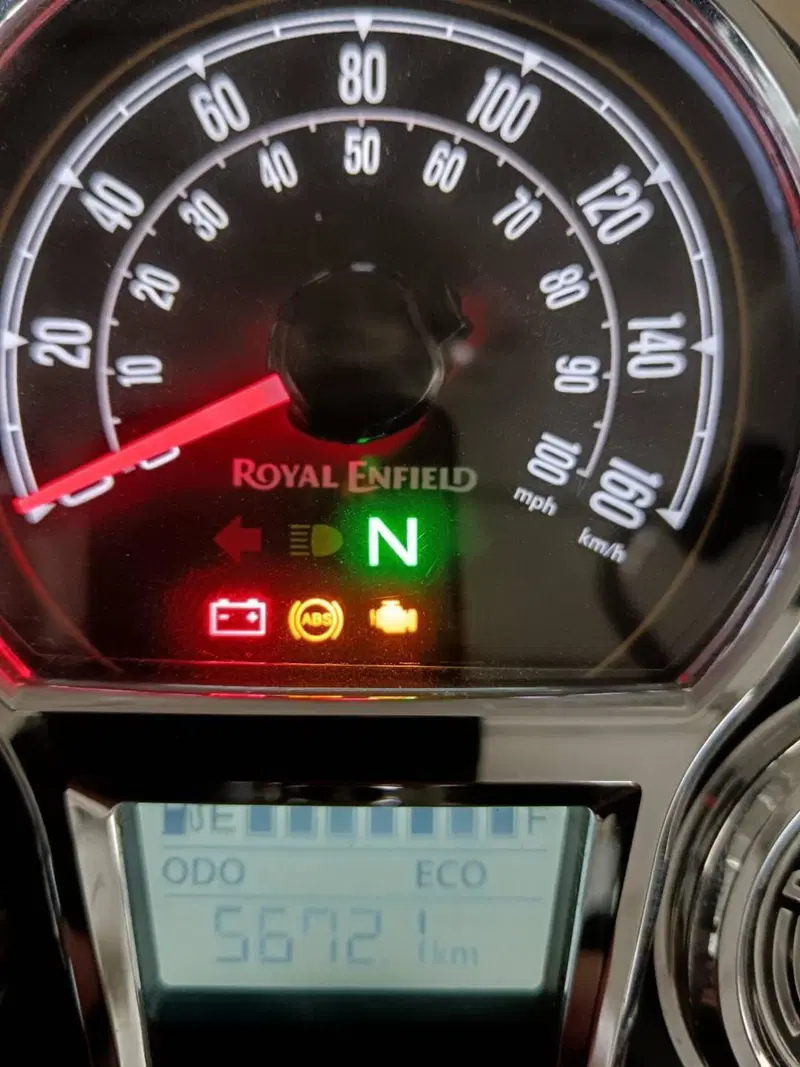 Royal Enfield Classic 350 (2021 - 26) (4)