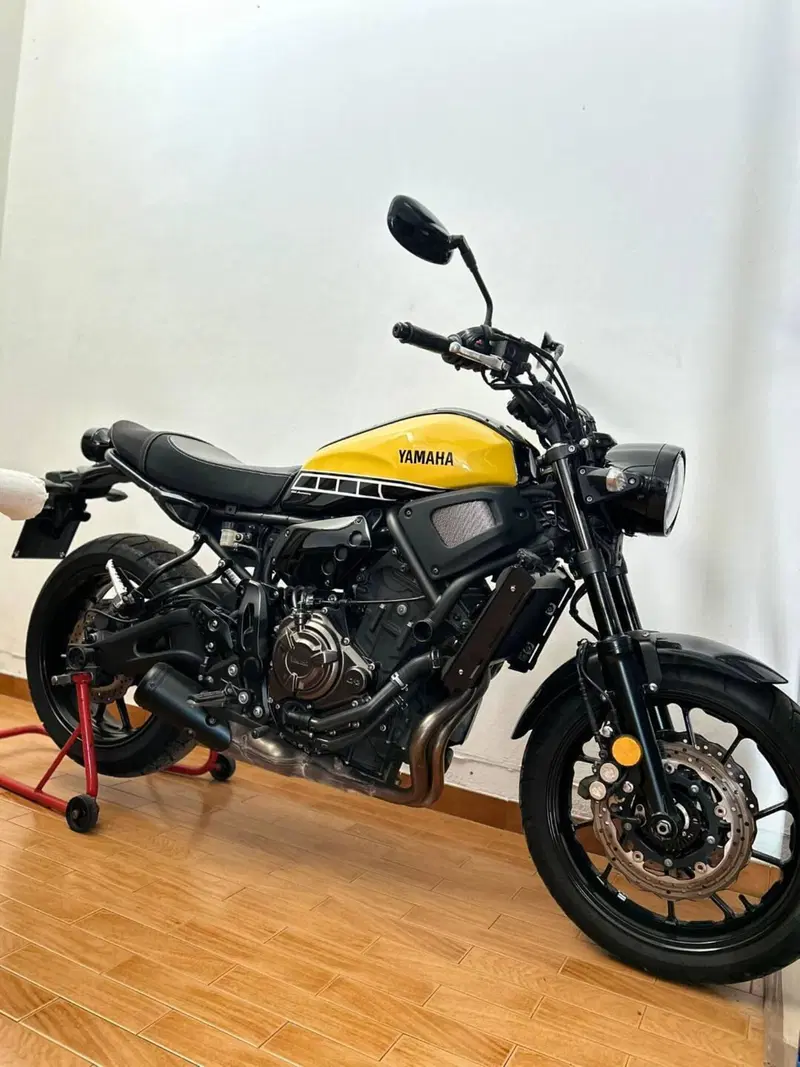 Yamaha XSR 700 ABS 60th Anniversary (2016 - 18) (2)